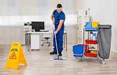 zalety wózków do sprzątania